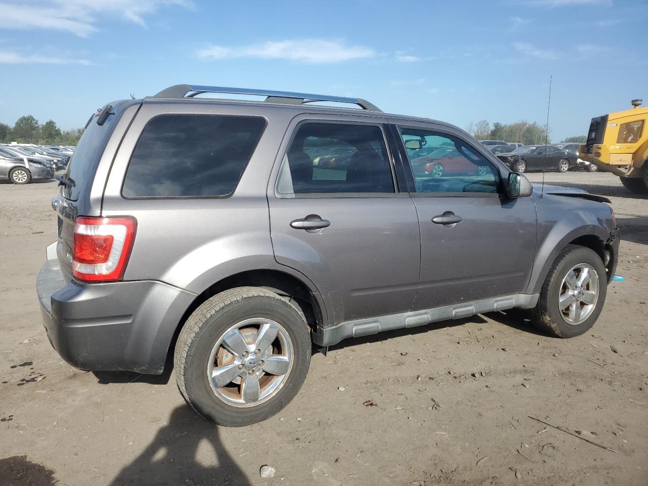 2010 Ford Escape Limited - Image 3