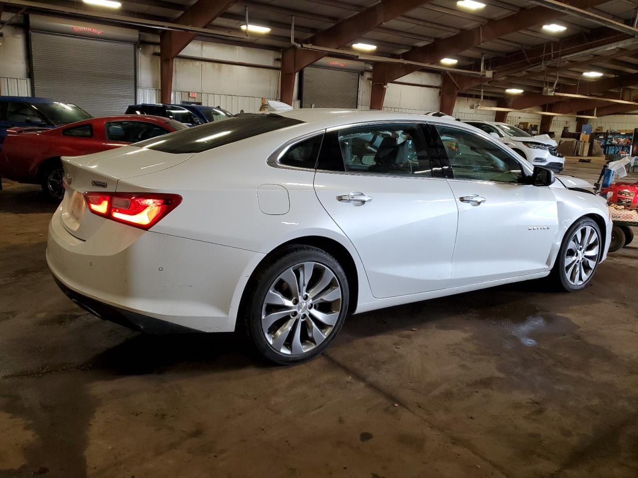 2017 Chevrolet Malibu Premier - Image 3