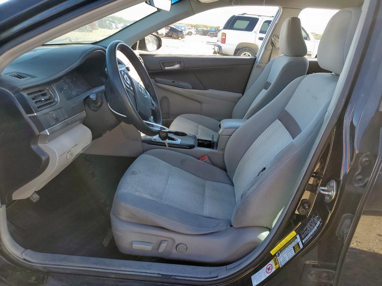2014 Toyota Camry L - Фото 7