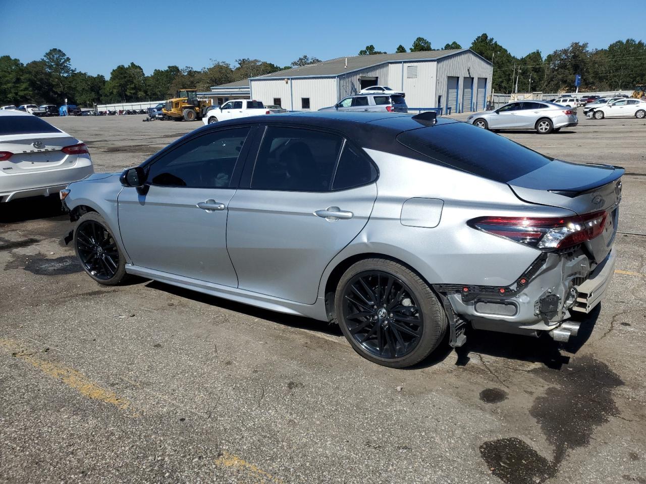 2022 Toyota Camry Xse - Фото 2