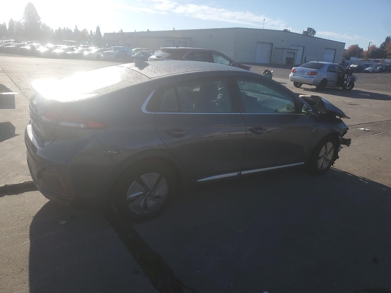 2020 Hyundai Ioniq Se - Фото 3