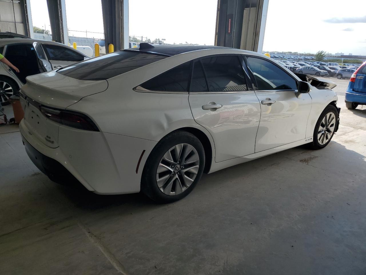 2022 Toyota Mirai Le - Фото 4