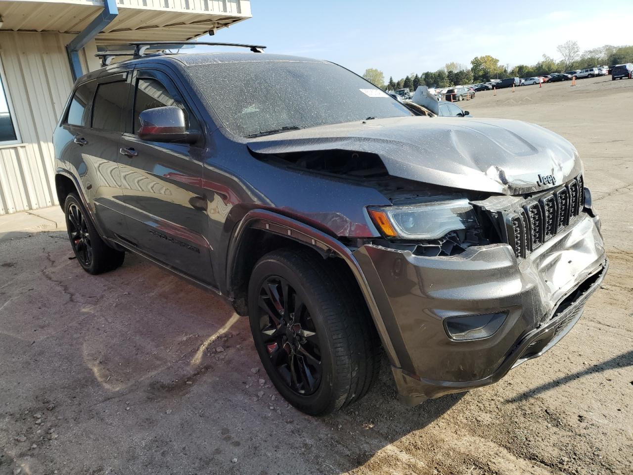 2020 Jeep Grand Cherokee Laredo - Image 4