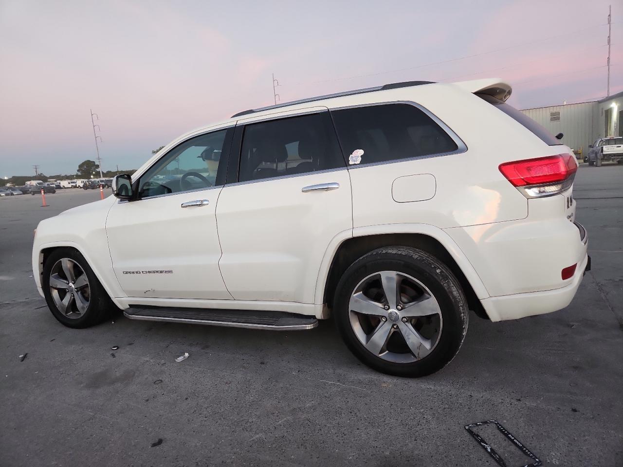 2016 Jeep Grand Cherokee Overland - Image 2