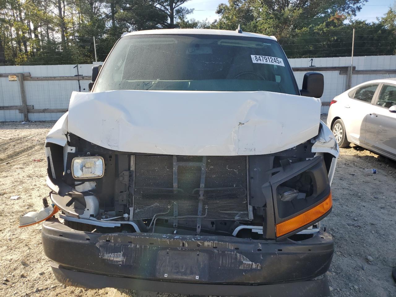 2017 GMC Savana G2500 - Фото 5