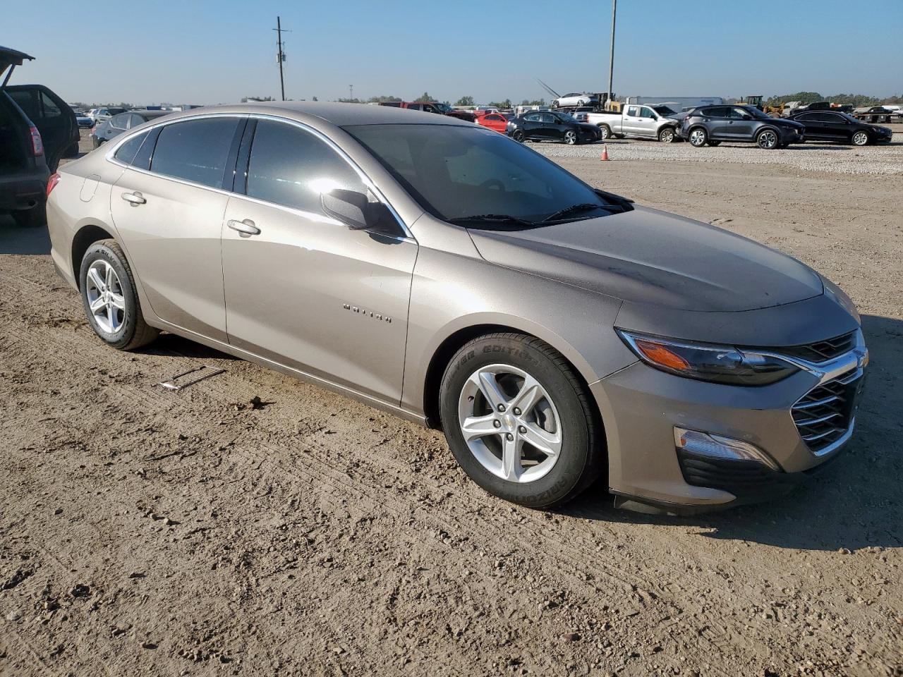 2022 Chevrolet Malibu Ls - Фото 4