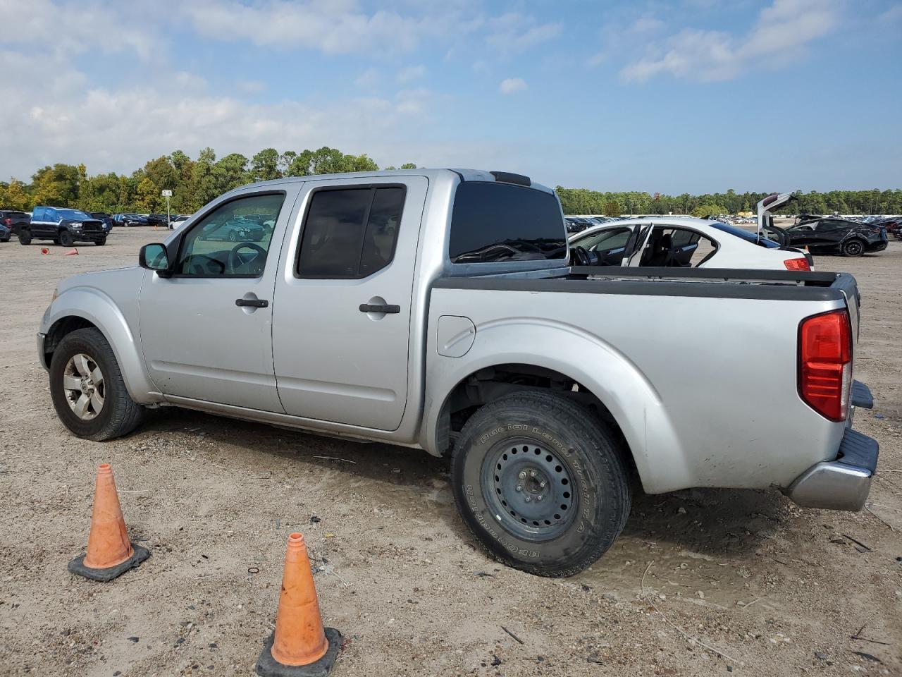 2009 Nissan Frontier Crew Cab Se - Image 2
