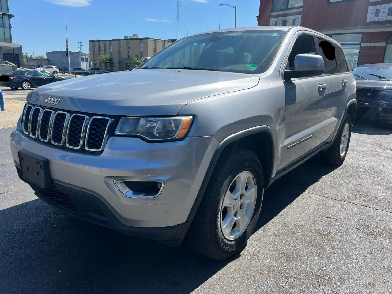 2017 Jeep Grand Cherokee Laredo - Фото 2