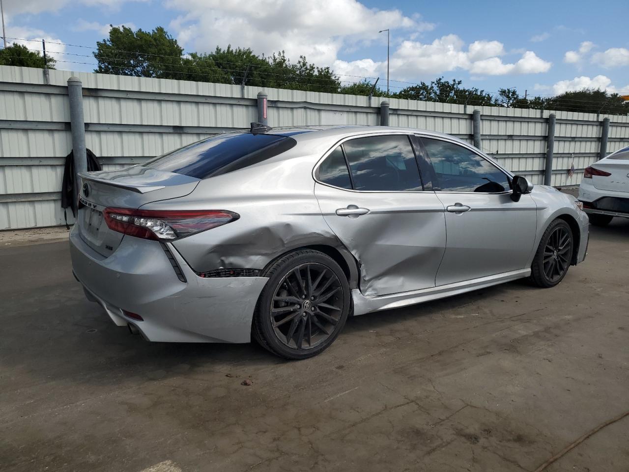 2022 Toyota Camry Xse - Фото 3