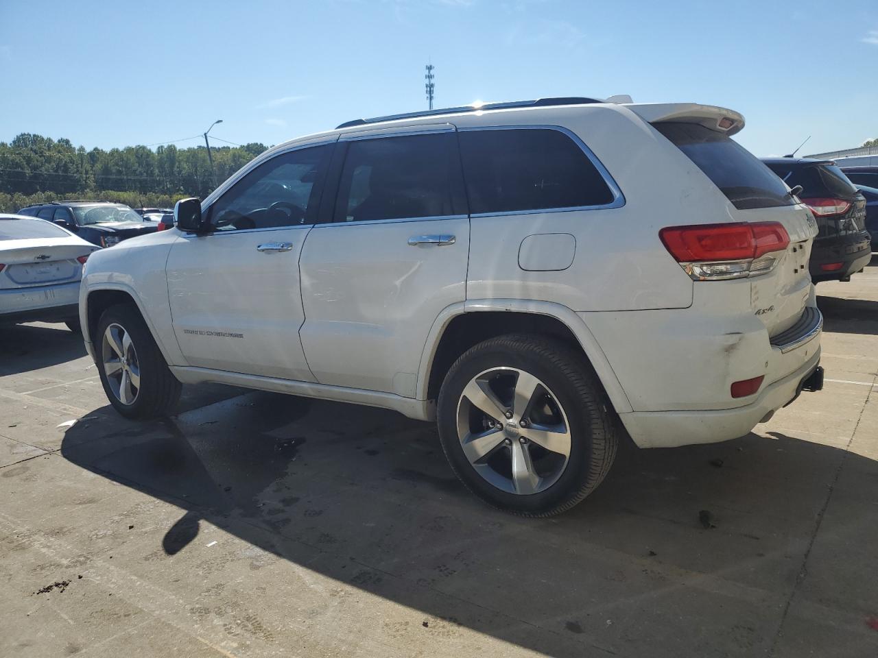 2015 Jeep Grand Cherokee Overland - Image 2