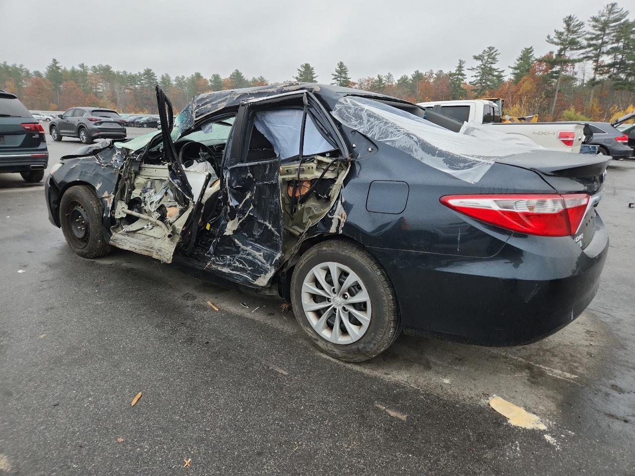 2015 Toyota Camry Le - Фото 2