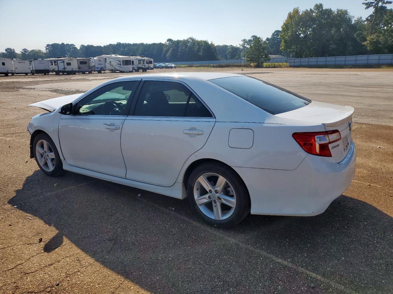 2012 Toyota Camry Base - Фото 2
