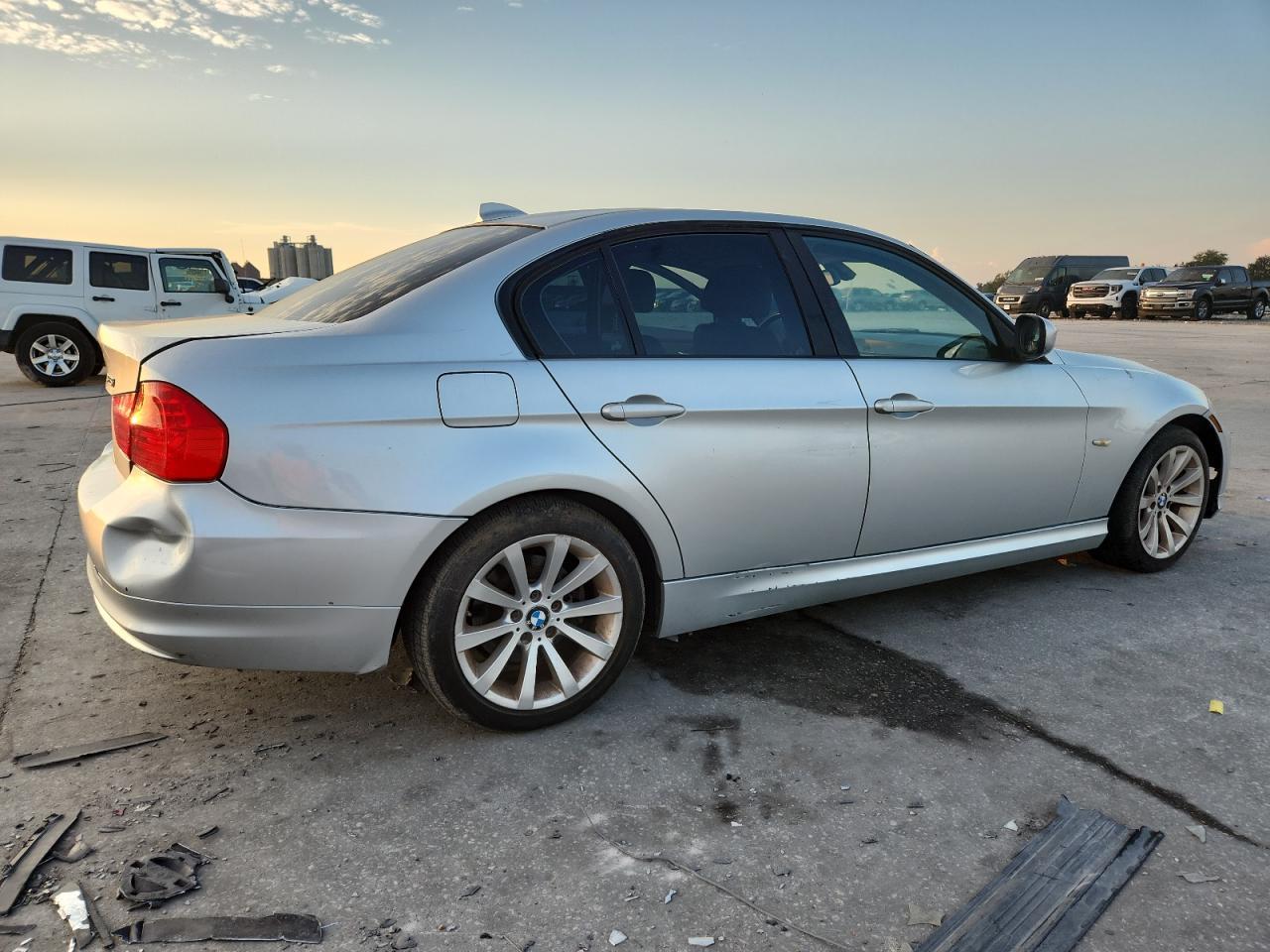 2011 BMW 328 I - Фото 3