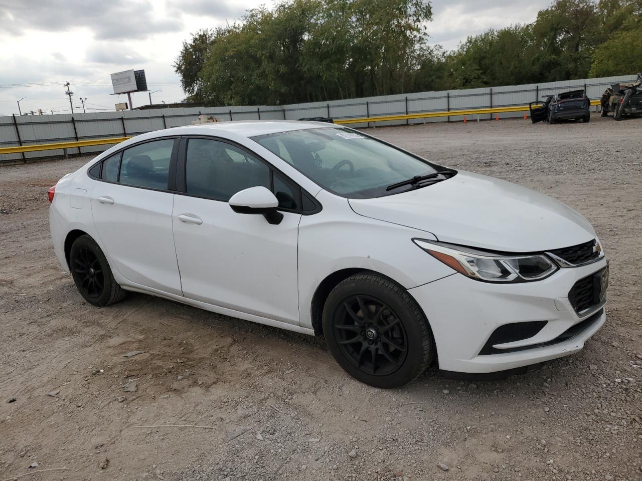 2017 Chevrolet Cruze Ls - Image 4