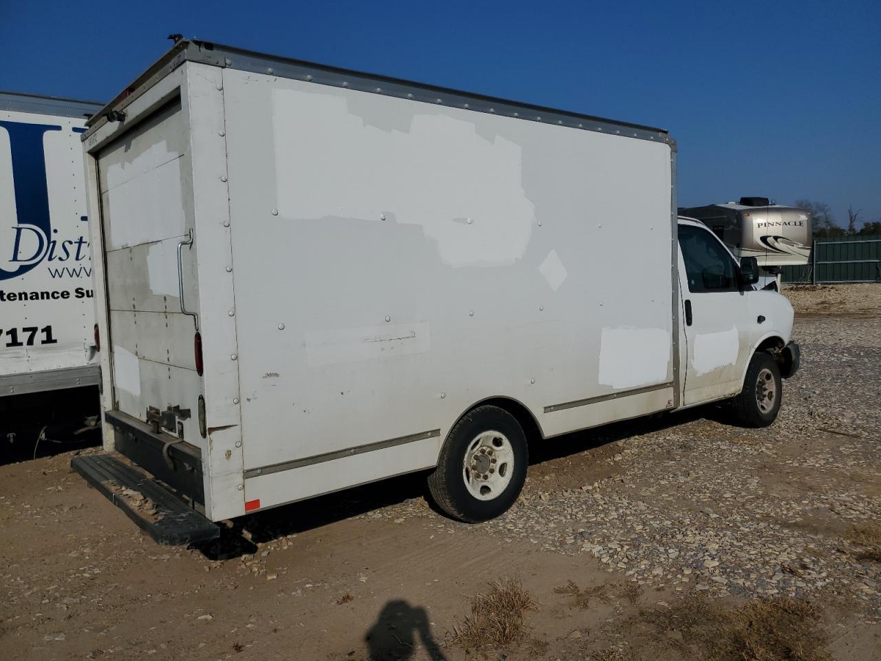 2012 GMC Savana Cutaway G3500 - Фото 3