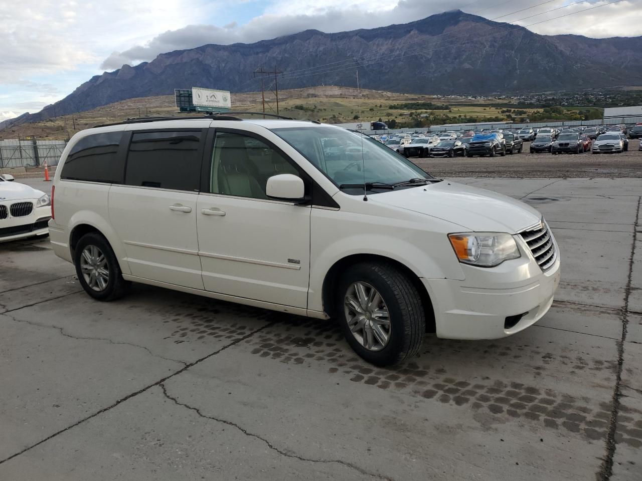 2008 Chrysler Town & Country Touring - Фото 4