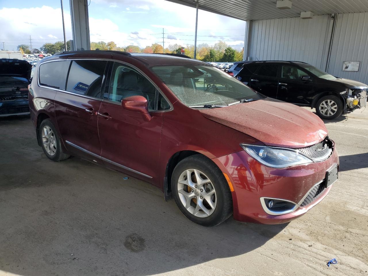 2017 Chrysler Pacifica Touring L - Фото 4