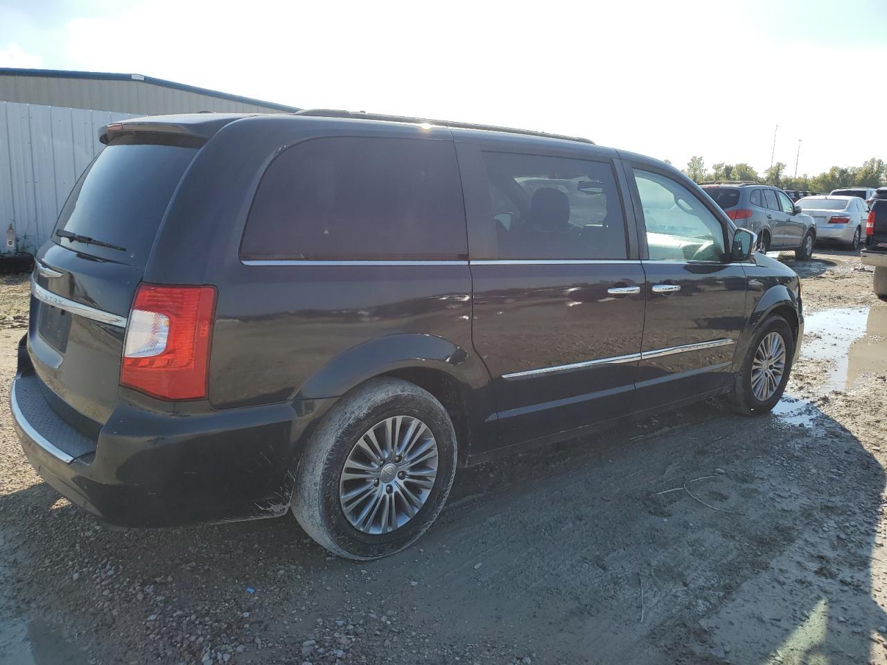 2014 Chrysler Town & Country Touring L - Фото 3