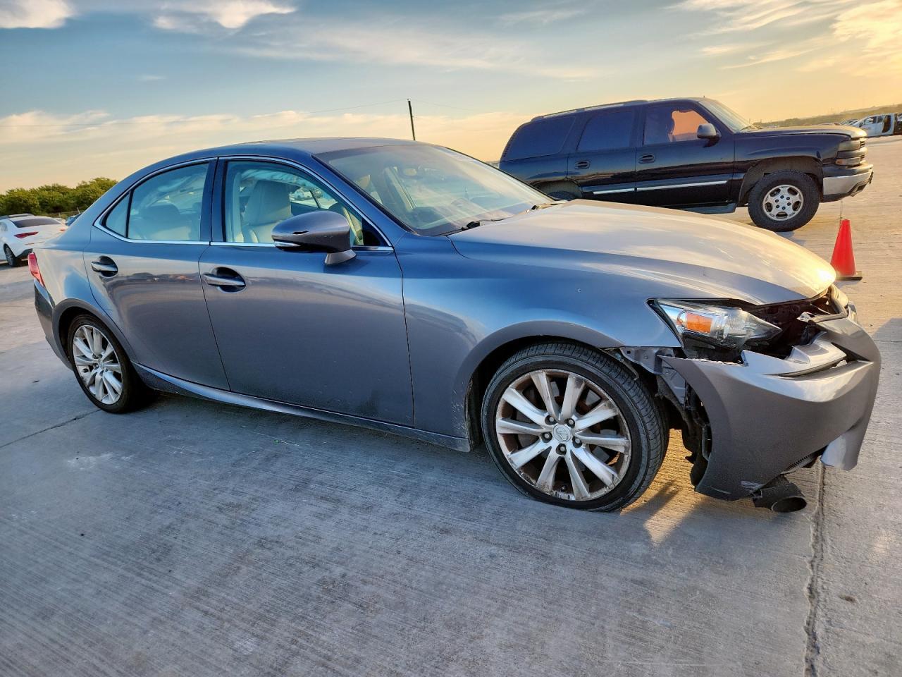 2016 Lexus Is 200T - Image 4