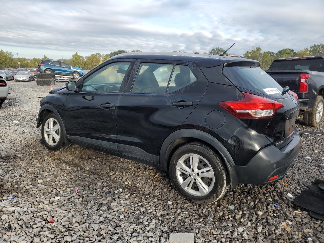 2018 Nissan Kicks S - Image 2