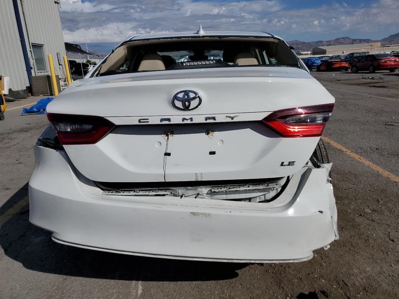 2024 Toyota Camry Le - Фото 6