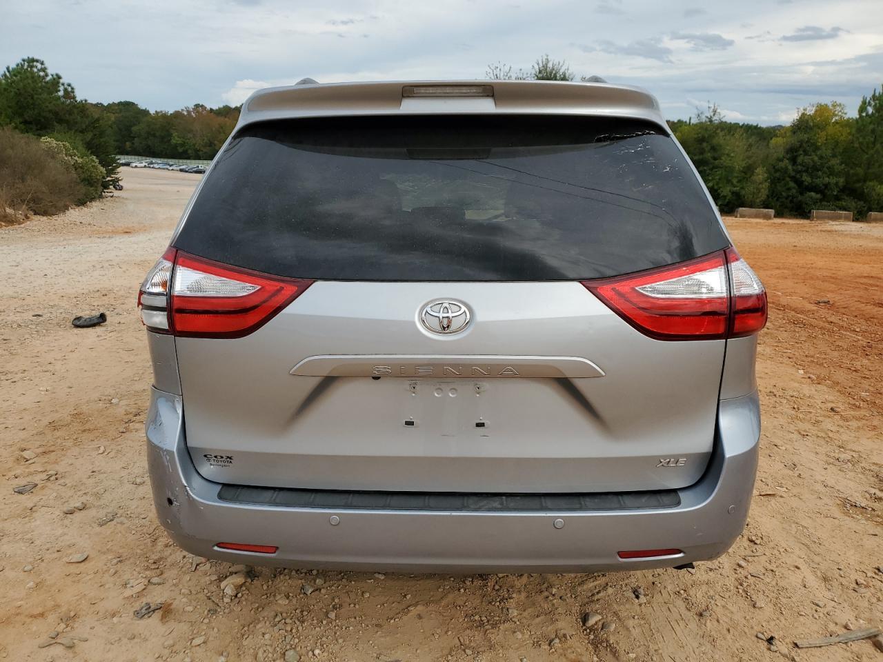 2017 Toyota Sienna Xle - Image 6