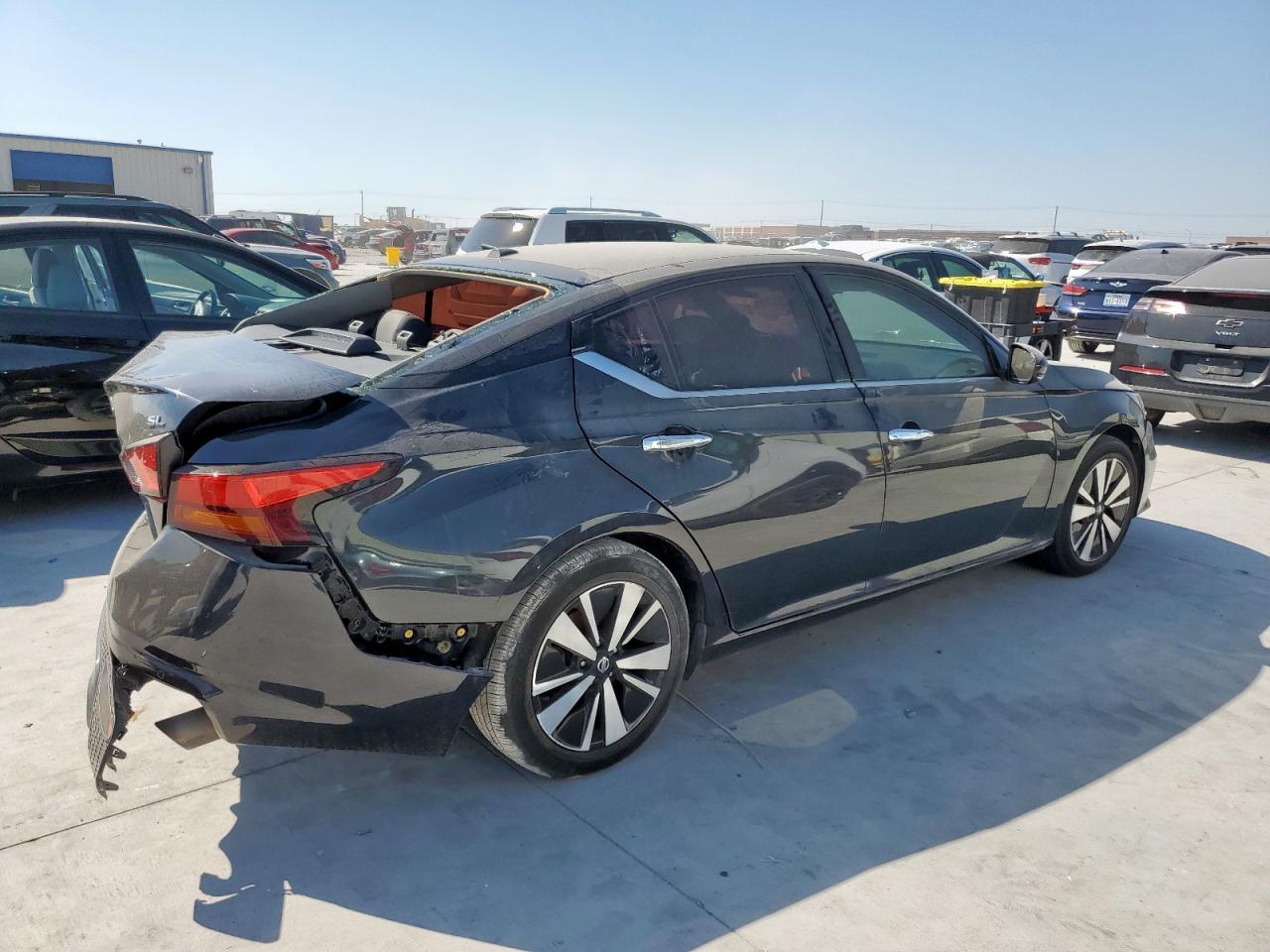 2020 Nissan Altima Sl - Image 3