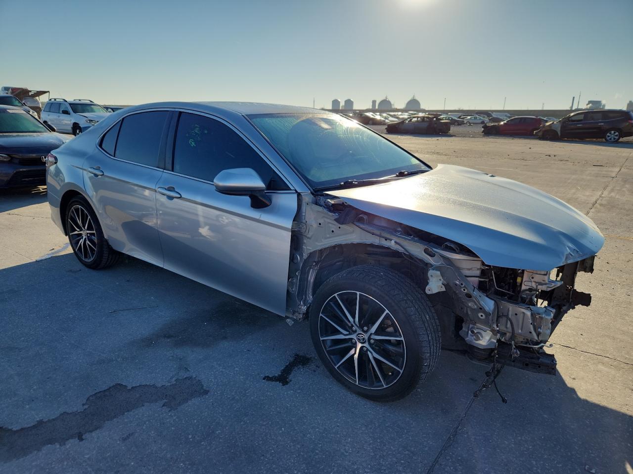 2021 Toyota Camry Se - Фото 4