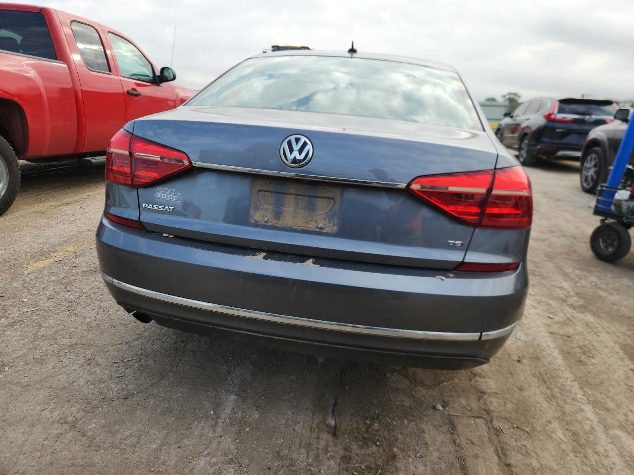 2016 Volkswagen Passat S - Фото 6