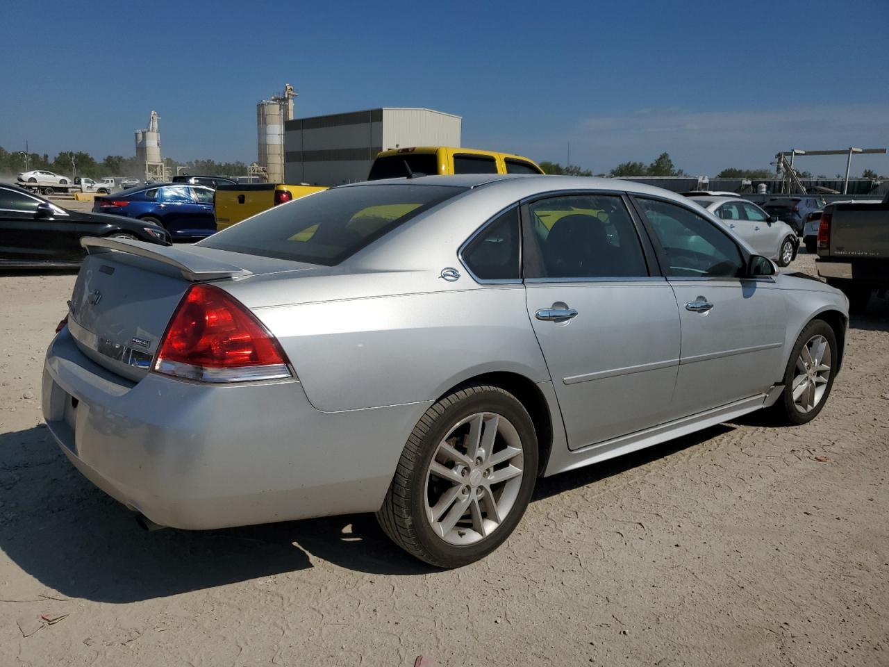 2009 Chevrolet Impala Ltz - Image 3