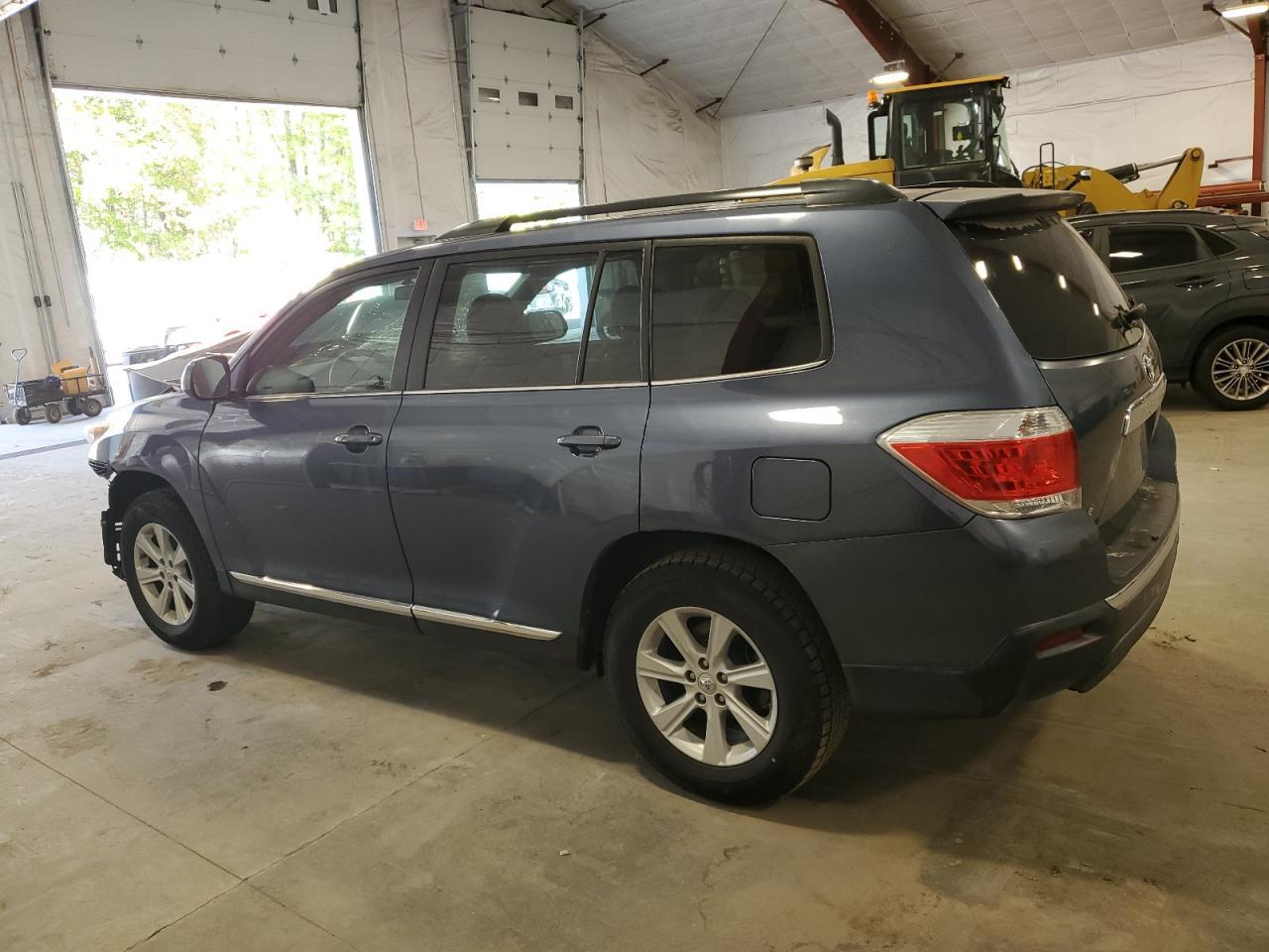 2013 Toyota Highlander Base - Фото 2