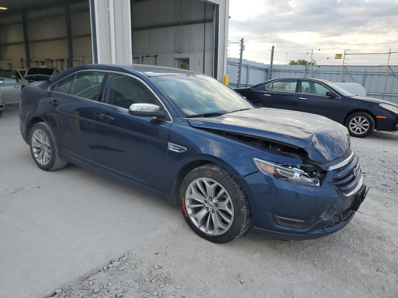 2016 Ford Taurus Limited - Image 4