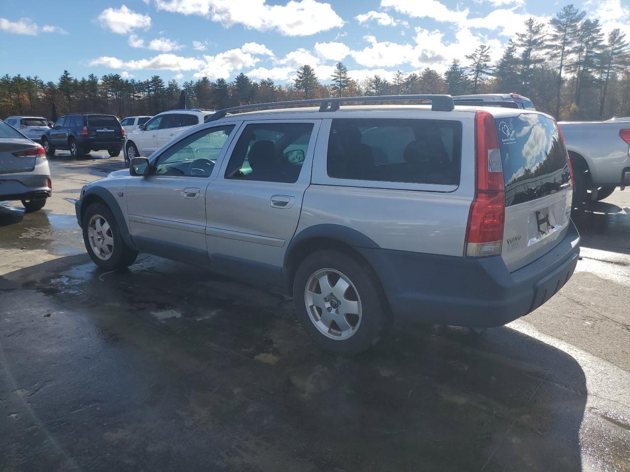2004 Volvo Xc70 - Image 2