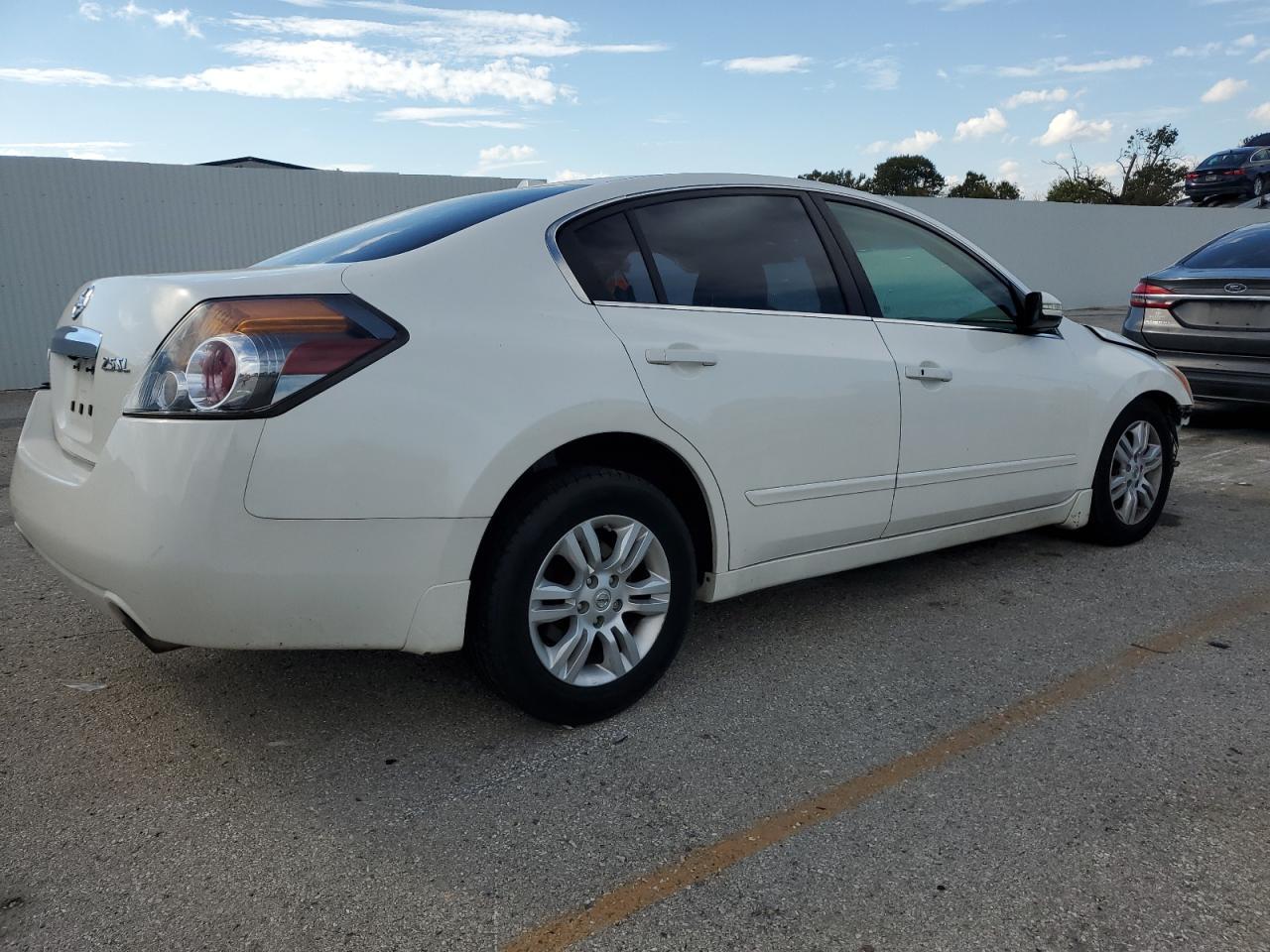 2012 Niss Altima Base - Фото 3