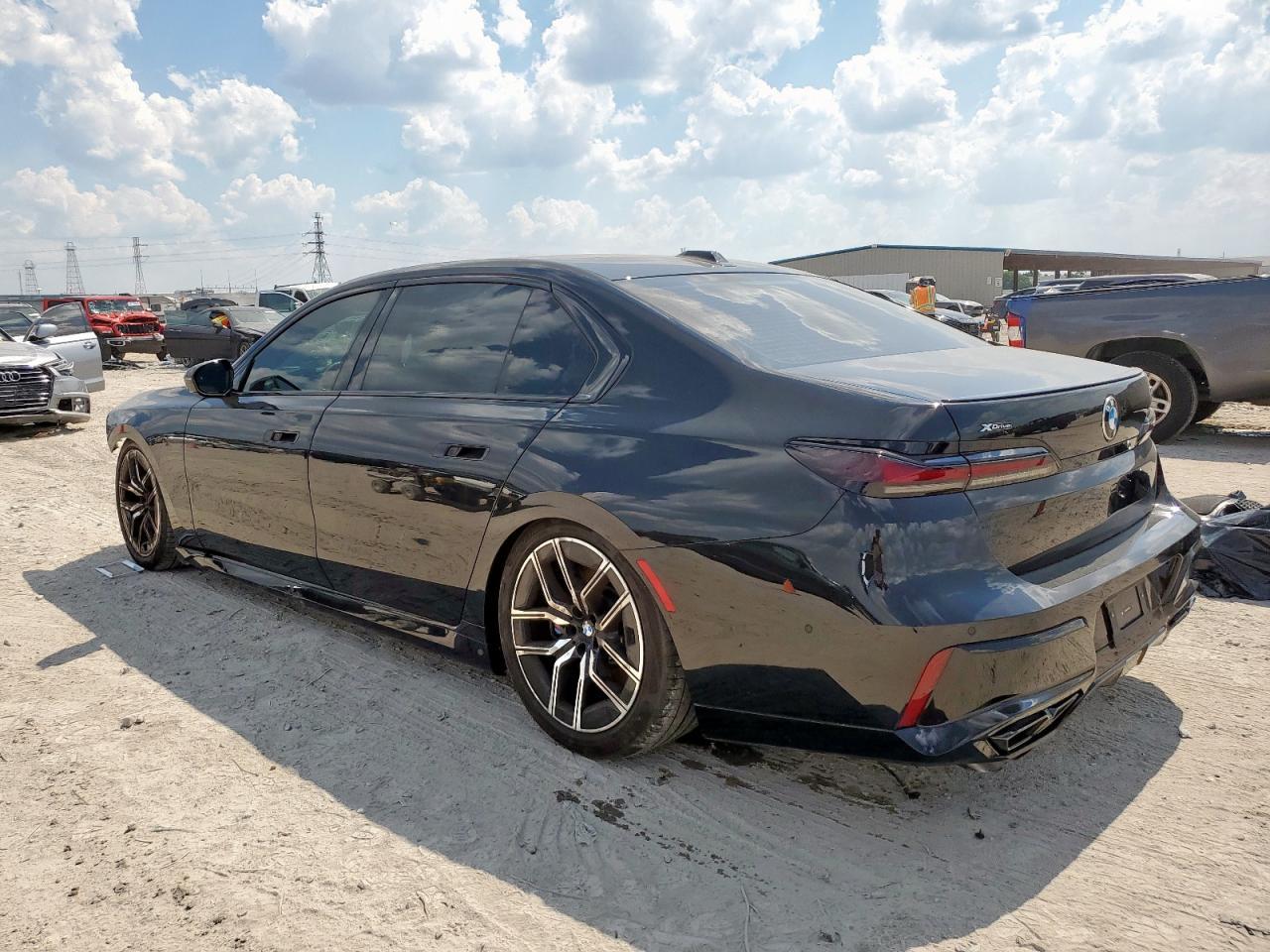 2024 BMW 760 Xi - Фото 2