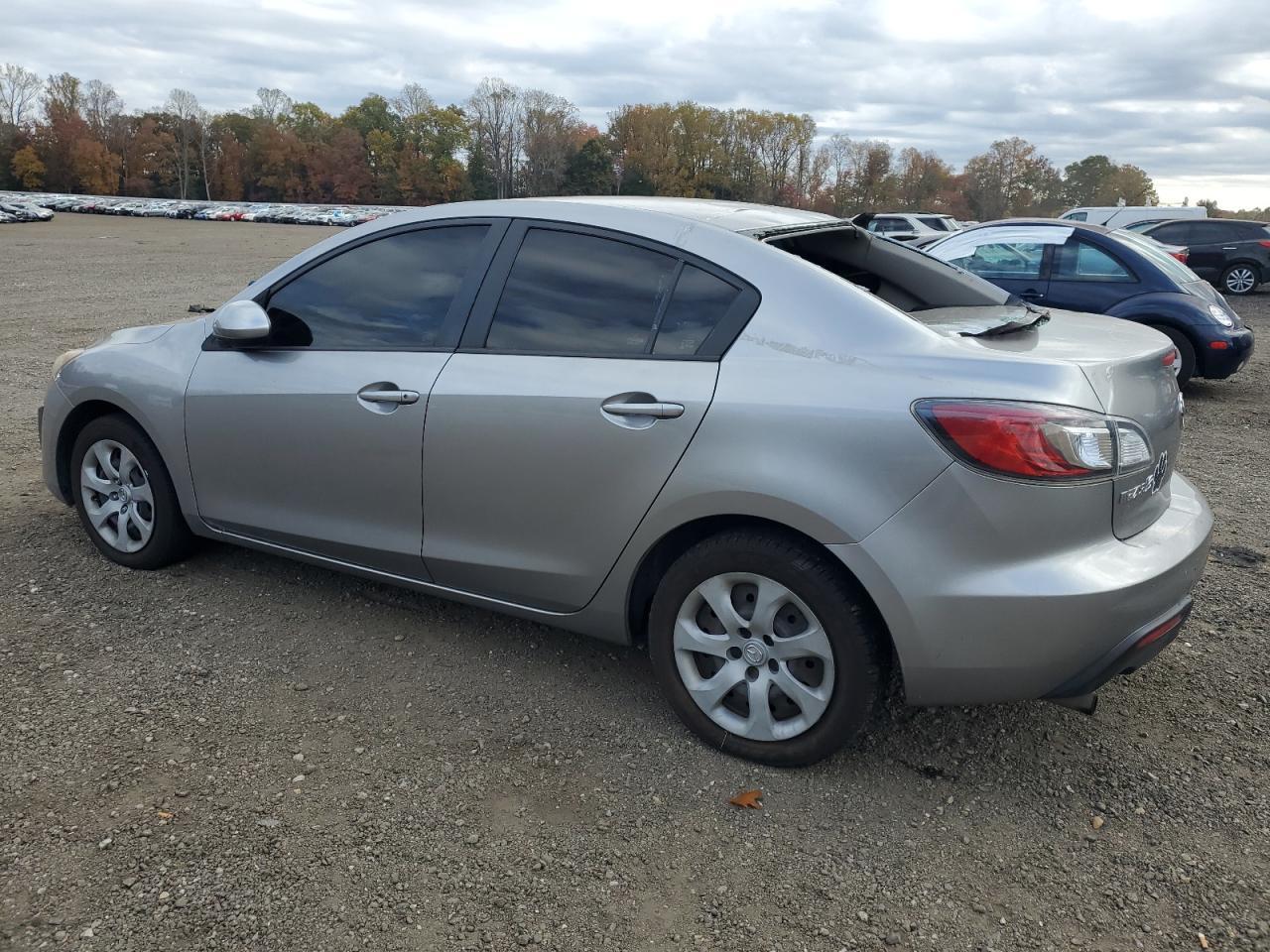 2011 Mazda 3 I - Image 2