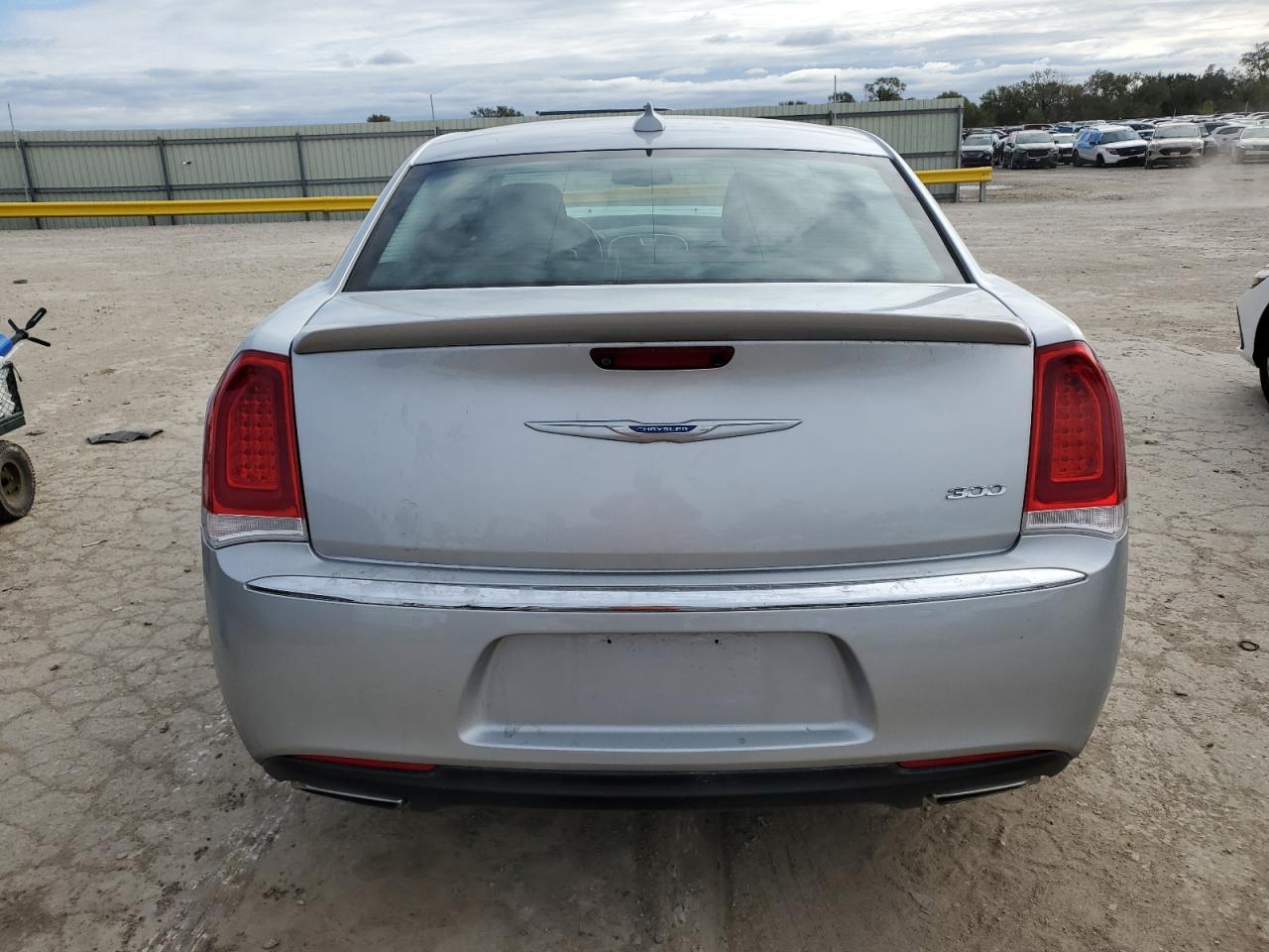 2021 Chrysler 300 Touring - Image 6