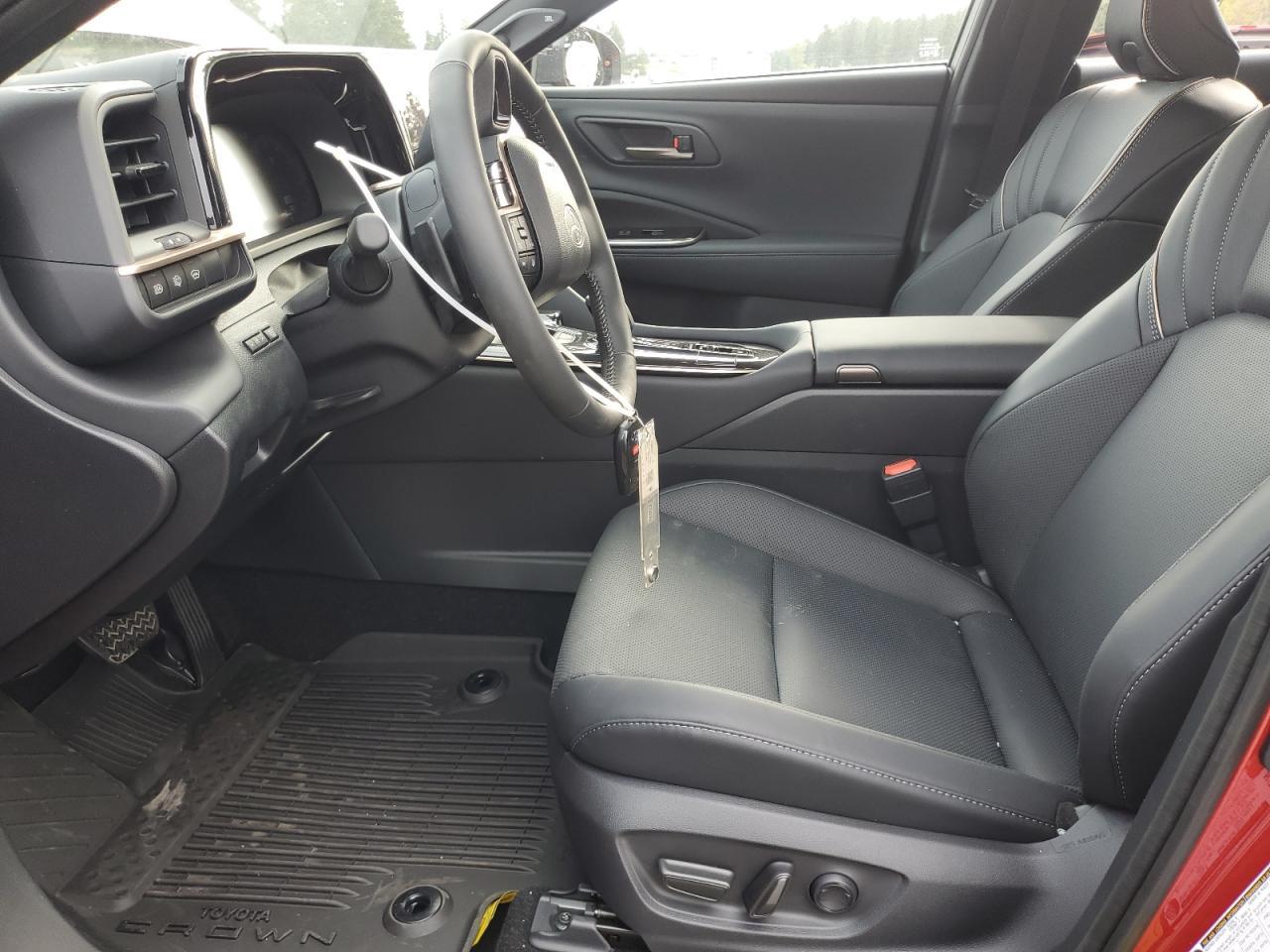 2025 Toyota Crown Signia Xle - Image 7