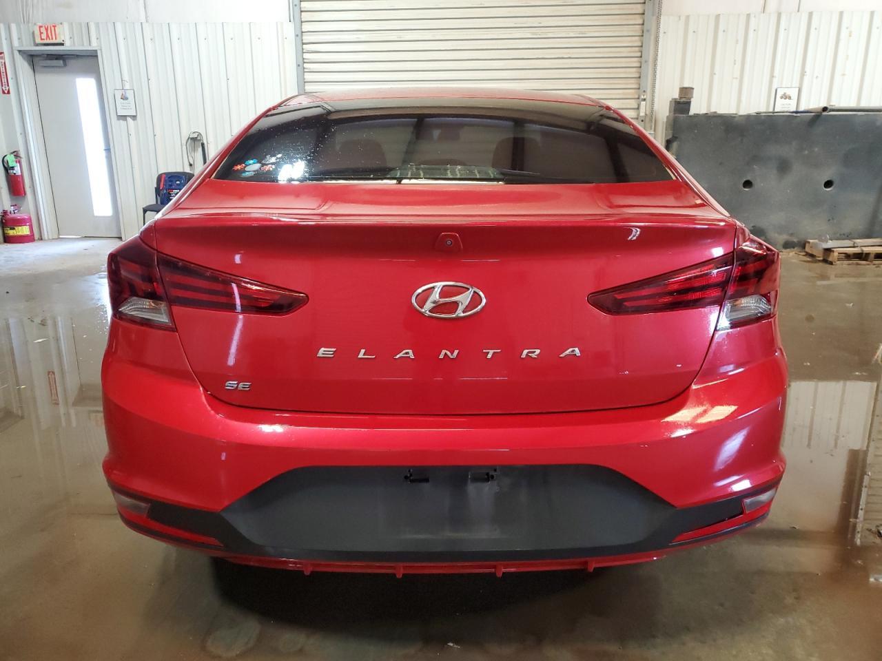 2019 Hyundai Elantra Se - Image 6