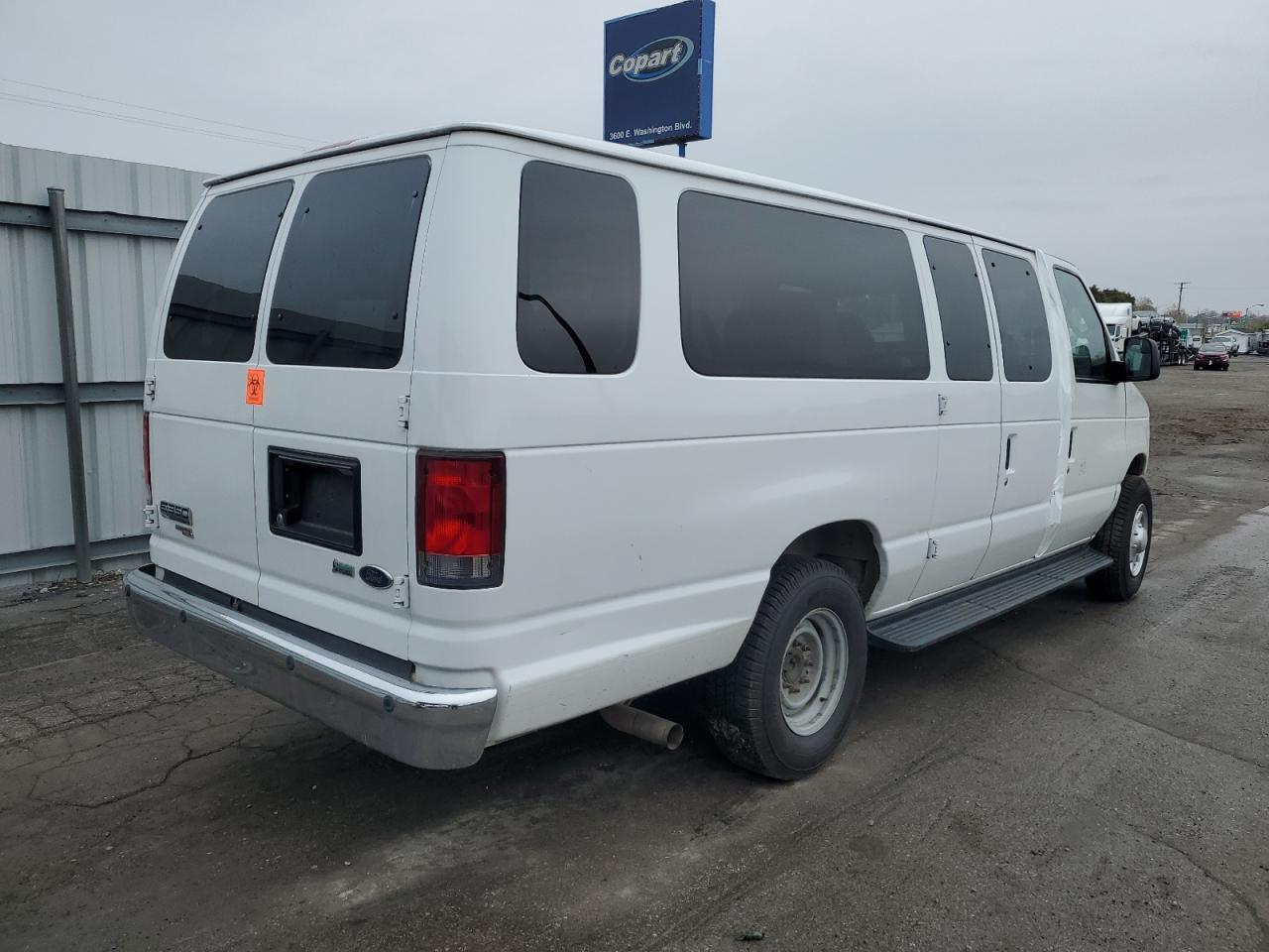 2013 Ford Econoline E350 Super Duty Wagon - Image 3