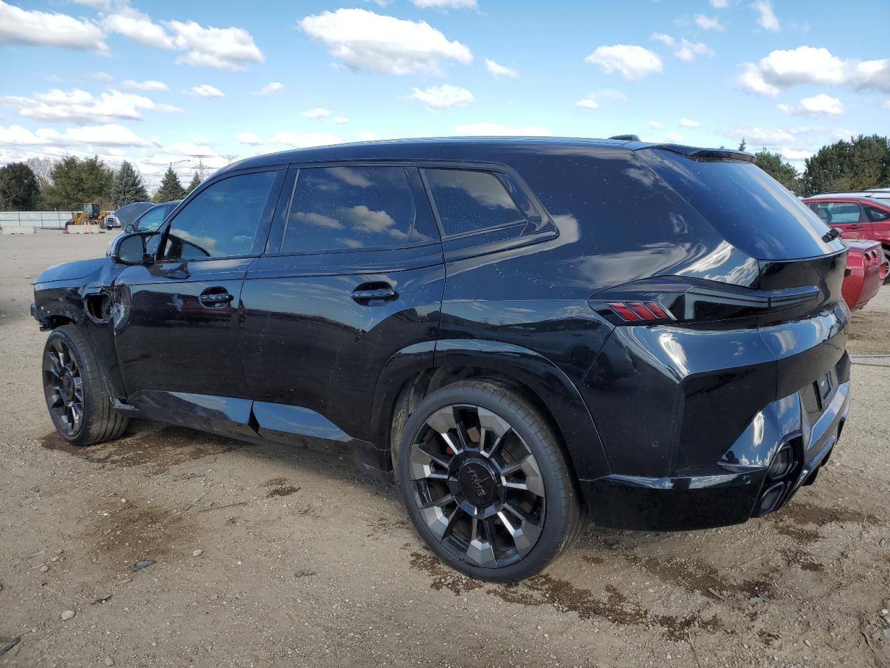 2023 BMW Xm - Image 2