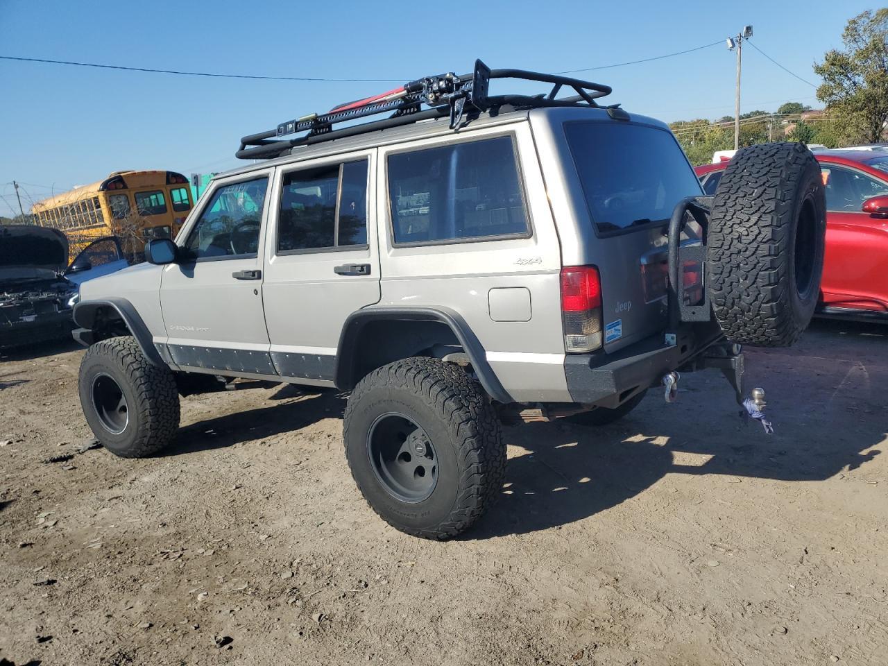 2000 Jeep Cherokee Sport - Image 2