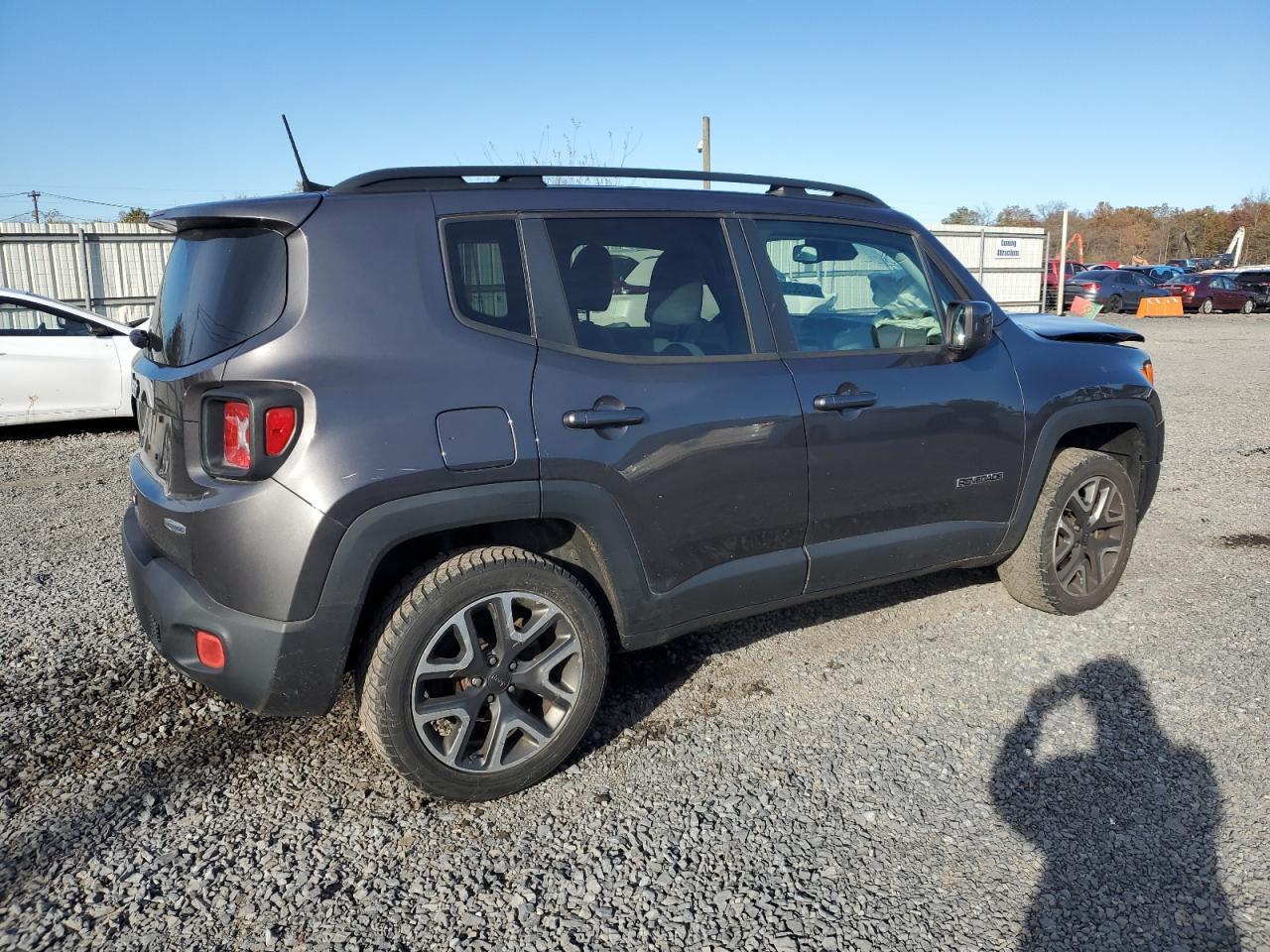 2018 Jeep Renegade Latitude - Image 3
