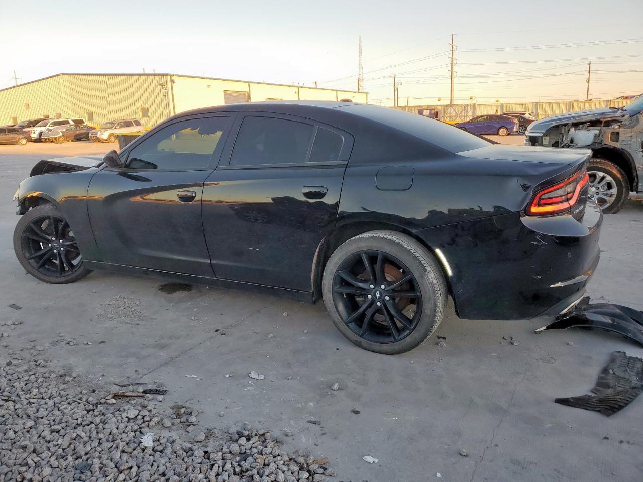 2021 Dodge Charger Sxt - Фото 2