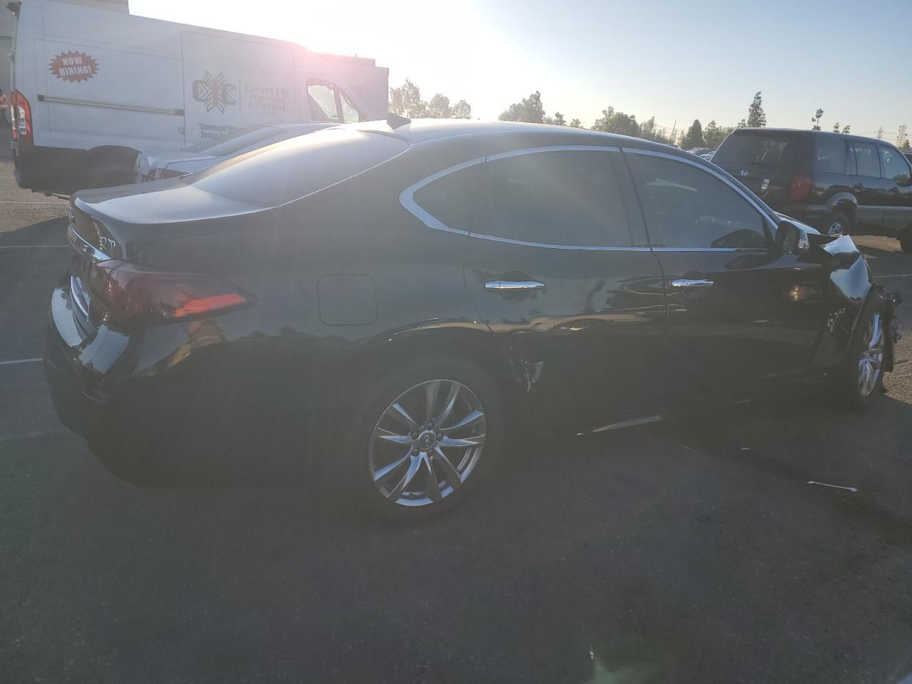 2017 Infiniti Q70 3.7 - Фото 3