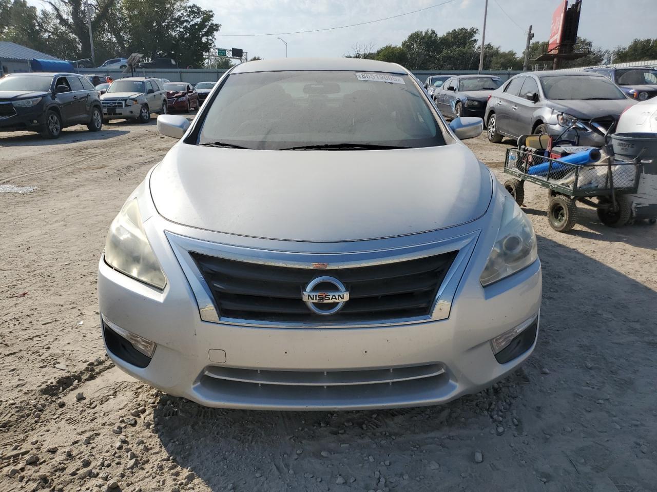 2015 Niss Altima 2.5 S - Image 5