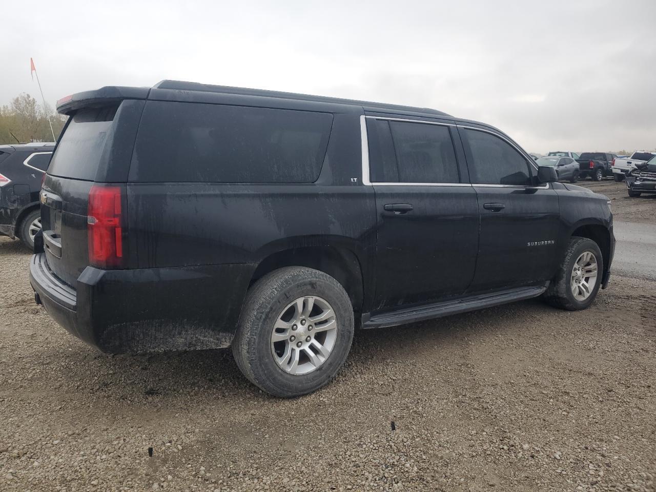2017 Chevrolet Suburban C1500 Lt - Image 3