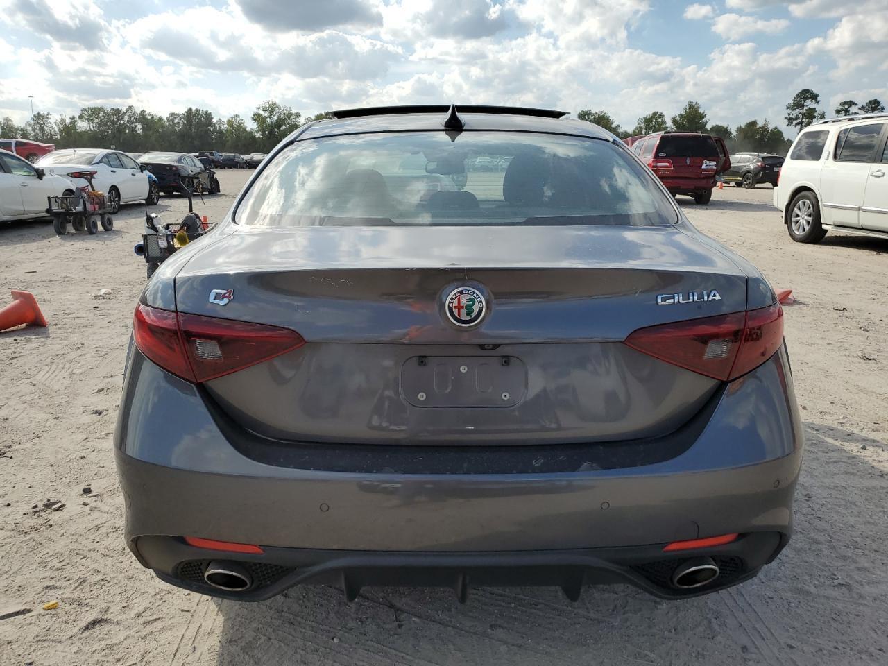2019 Alfa Romeo Giulia Ti - Image 6