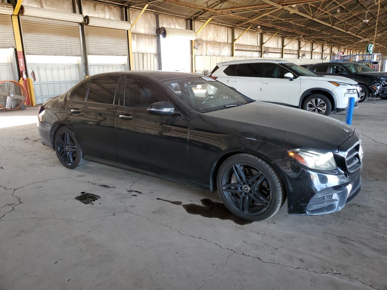 2019 Mercedes-Benz E 300 - Фото 4