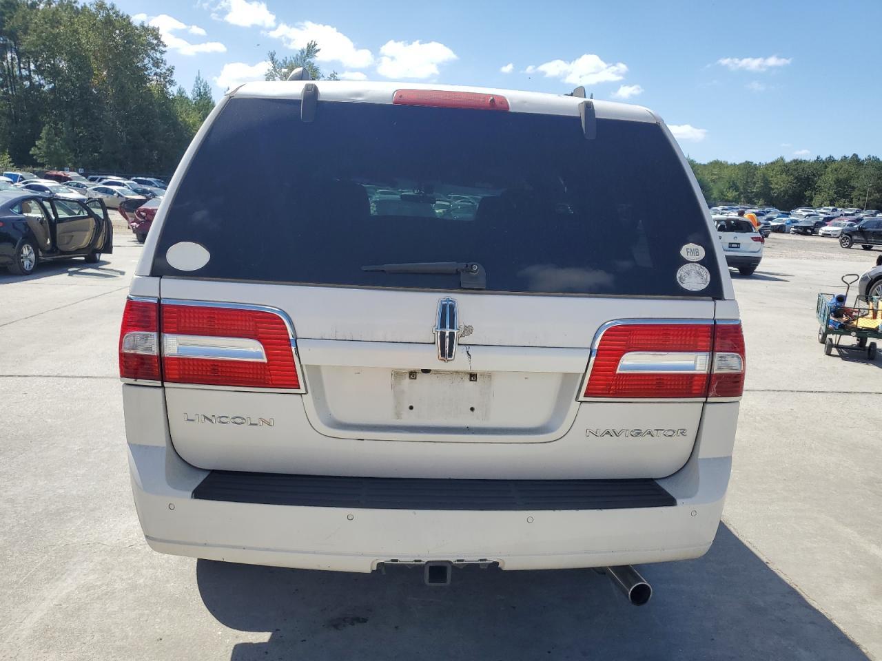 2009 Lincoln Navigator - Image 6